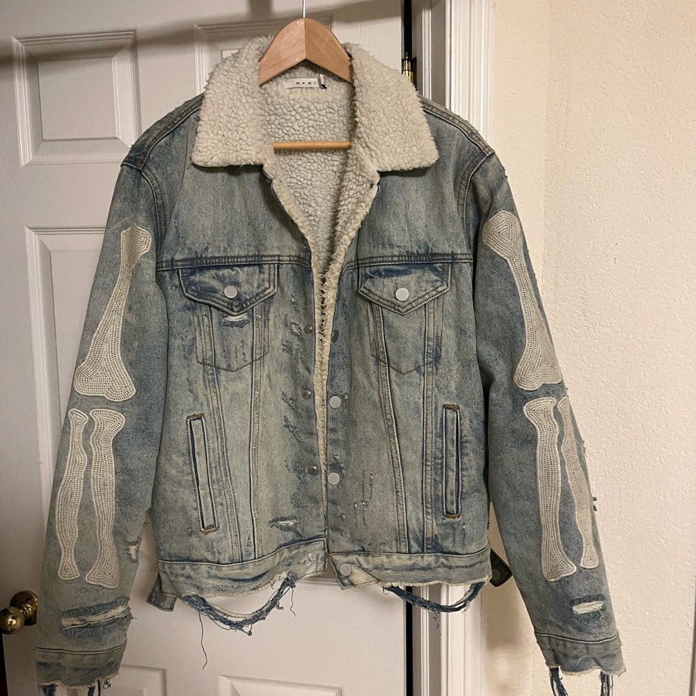 Jean jacket with faux fur